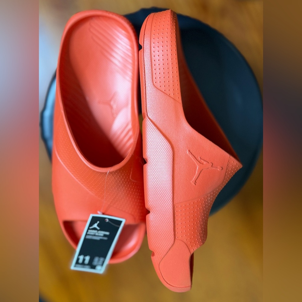 GORGEOUS JORDAN POST SLIDES!!!